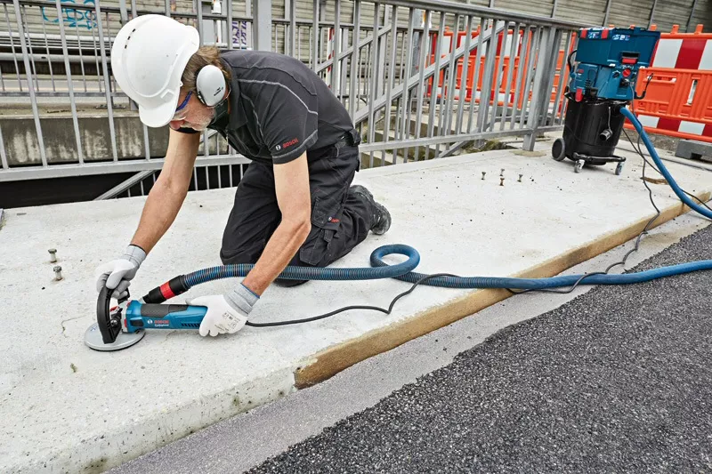 Ponceuse à béton GBR 15 CA BOSCH